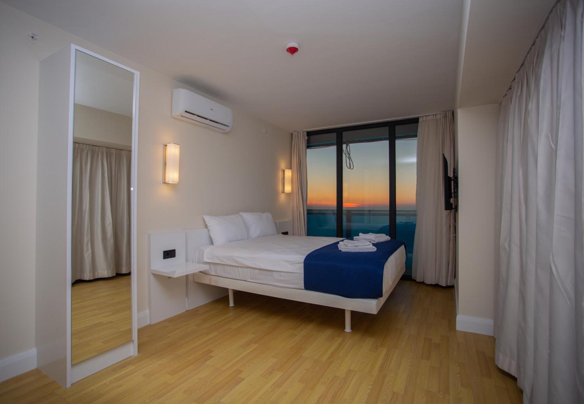 Skyscraper Batumi Apartment Bagian luar foto